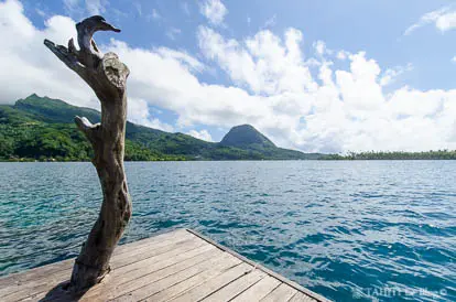 Huahine Iti Vue de Huahine Iti depuis la ferme perlière Huahine Pearl Farm
