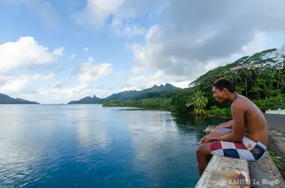 Sur le pont Sur le pont à Huahine