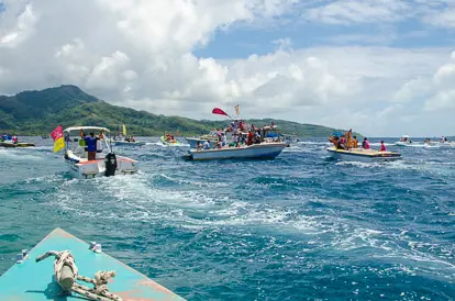 Dans le bateau pendant la Hawaiki Nui Va'a